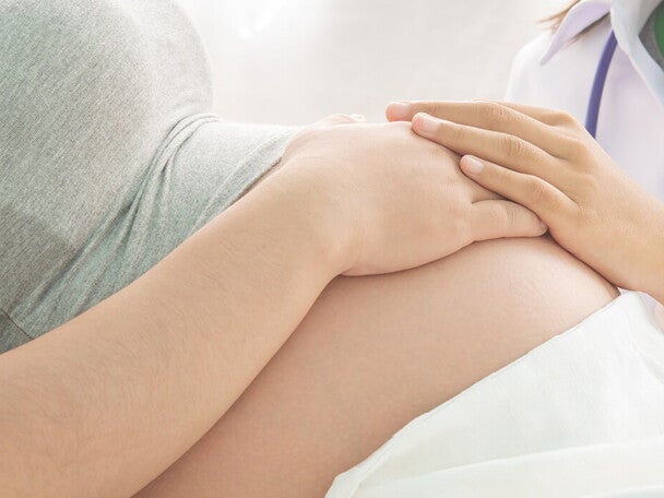 支持準父母的懷孕的旅程